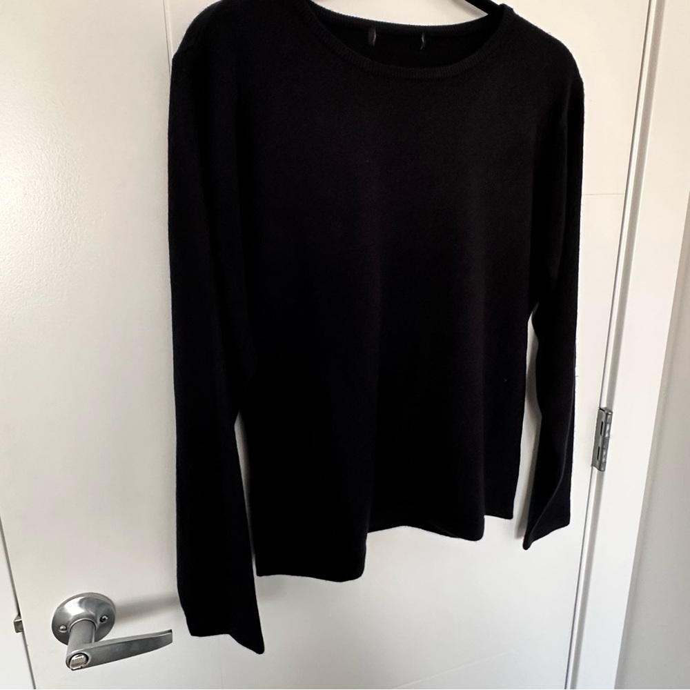 100% Cashmere Long Sleeve Sweater – Soft, Lightweight & Luxurious - Picture 4 of 10
